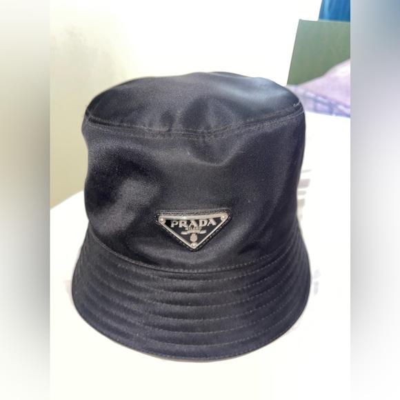 Hat Prada - Picture 1 of 5